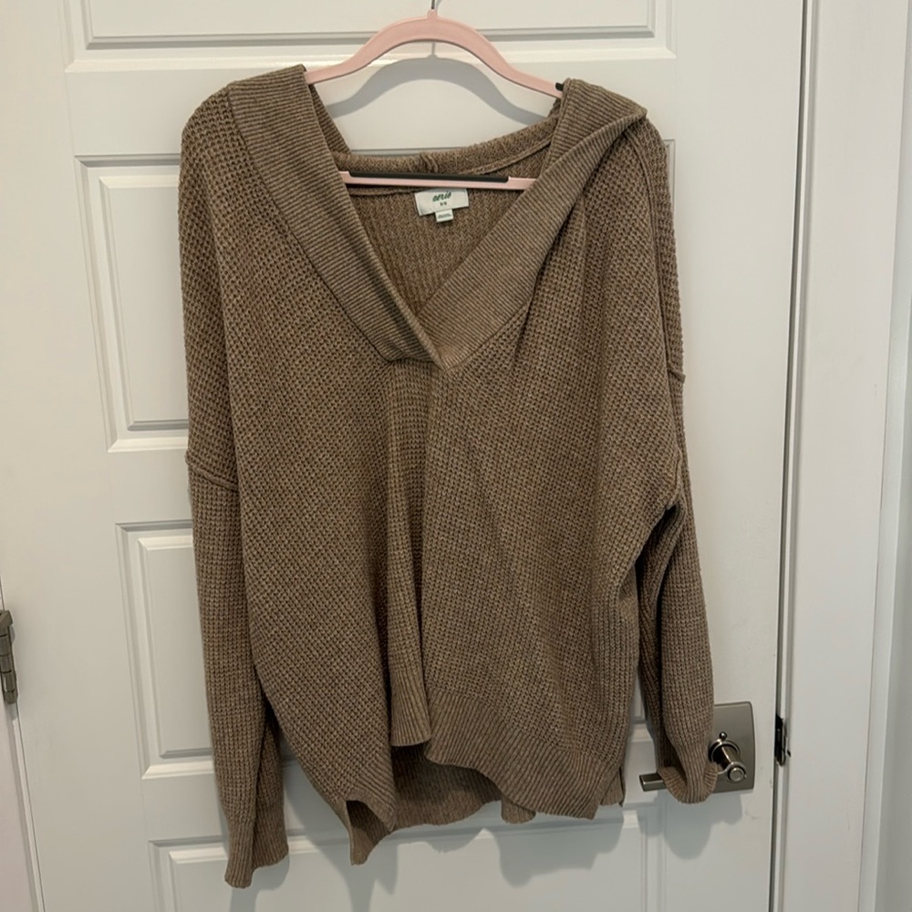 Oversized knit sweatshirt with hood